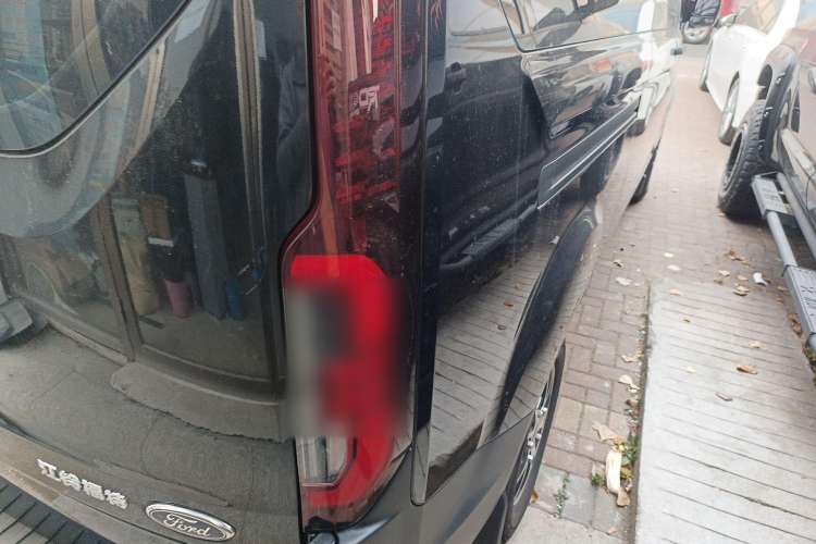 Used Ford Transit 2023 2.0T Diesel Manual Multifunction Commercial Vehicle Mid-axle Mid-roof 5/6 Seats
