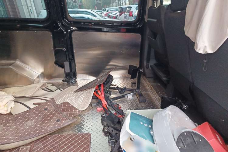 Used Ford Transit 2023 2.0T Diesel Manual Multifunction Commercial Vehicle Mid-axle Mid-roof 5/6 Seats
