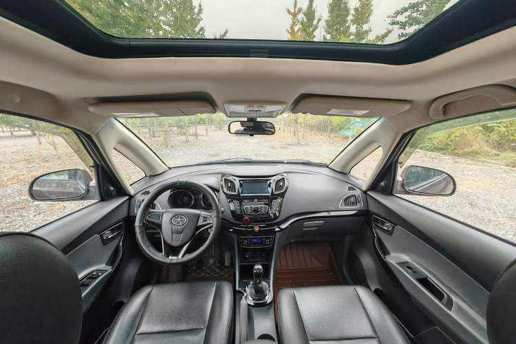 Used JAC Refine M2 2013 1.8L Manual Luxury Smart Model 5 Seats