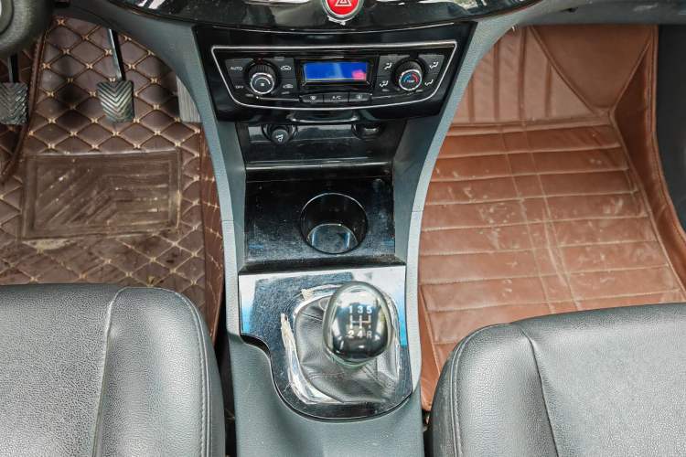 Used JAC Refine M2 2013 1.8L Manual Luxury Smart Model 5 Seats