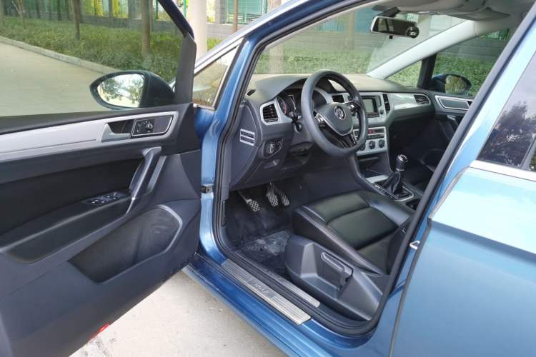 Used Volkswagen Golf Sportsvan 2016 230TSI Manual Entry-Level Trim