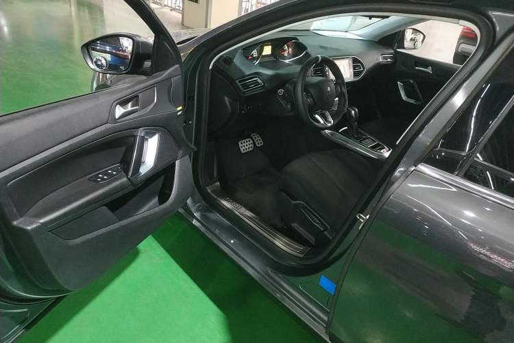 Used Peugeot 308S 2015 1.6T Automatic Jingchi Edition
