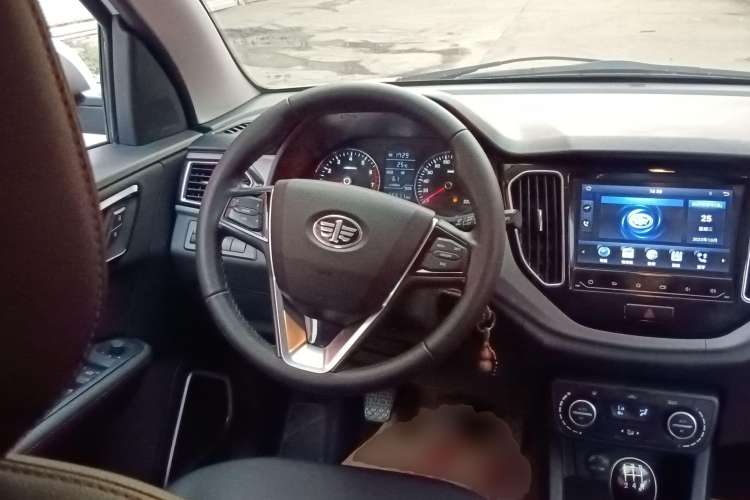 Used FAW Senya R7 2018 R7C 1.6L Manual Smart Enjoyment Model
