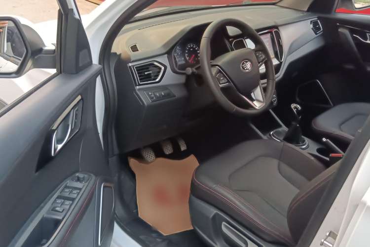 Used FAW Senya R7 2018 R7C 1.6L Manual Smart Enjoyment Model
