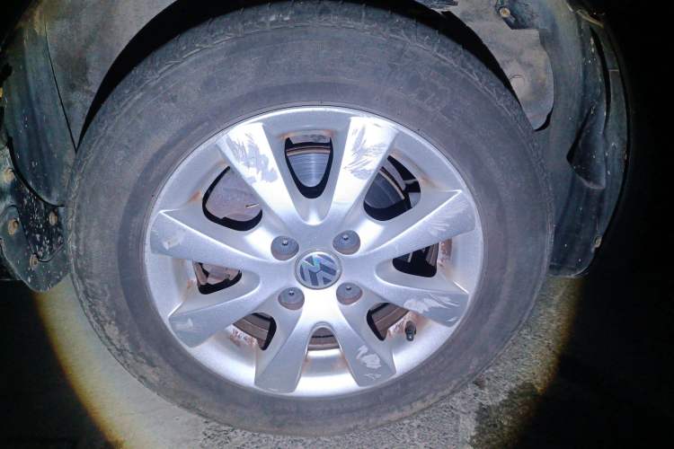 Used Volkswagen Santana Vista 2008 1.8L Manual Comfort Edition Right Front Wheel Hub