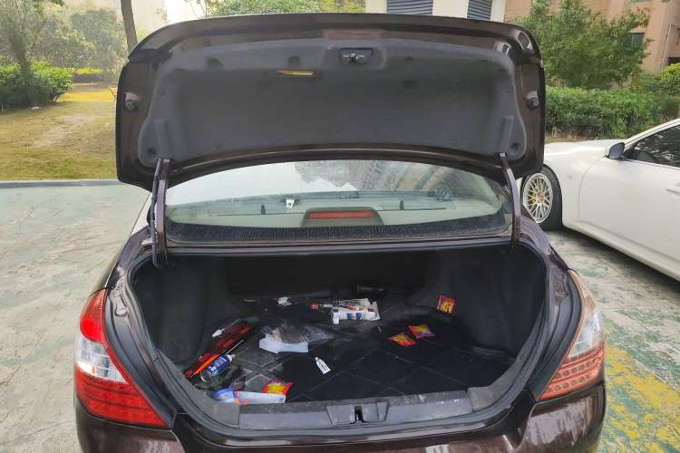 Used Geely Auto Classic Emgrand 2012 Sedan 1.8L Manual Luxury Model
