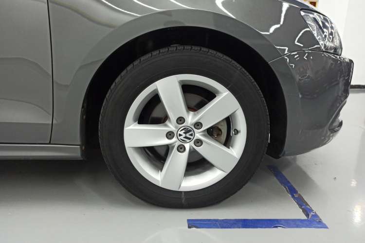 Used Volkswagen Sagitar 2012 1.6L Manual Fashion Edition Right Rear Wheel Hub