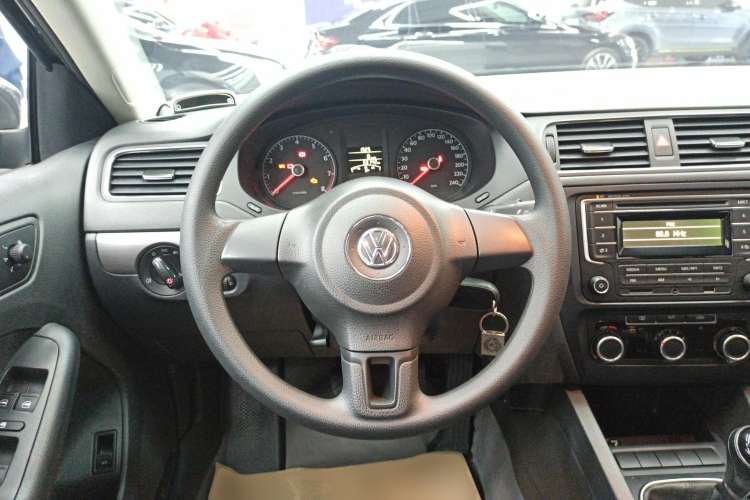 Used Volkswagen Sagitar 2012 1.6L Manual Fashion Edition Steering Wheel