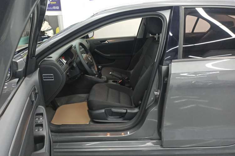 Used Volkswagen Sagitar 2012 1.6L Manual Fashion Edition Left Front Seat