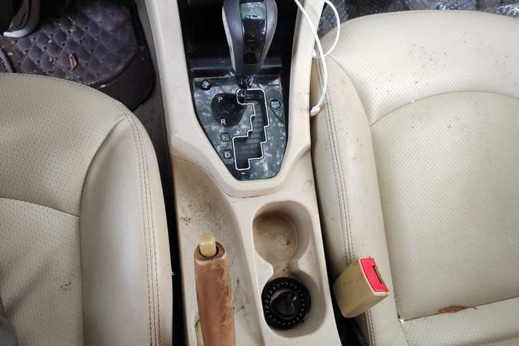 Used Soueast V5 Lingzhi 2014 1.5L CVT Comfort Model Gear Lever