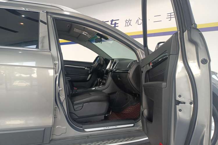 Used Chevrolet Captiva 2017 2.4L 4x4 Flagship Edition 7-Seater