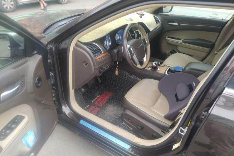 Used Chrysler 300C 2013 3.6L Premium Edition