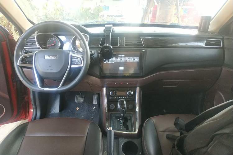 Used Lifan Auto Myway 2016 1.5L Automatic Smart Enjoyment Model Center Console