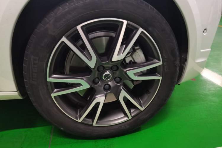 Used Volvo V90 2017 Cross Country T5 AWD Prestige Edition
