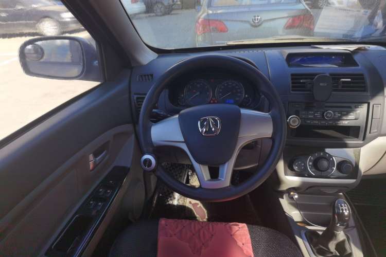 Used BAIC Weiwang M20 2014 1.5L Basic Version BJ415B Steering Wheel