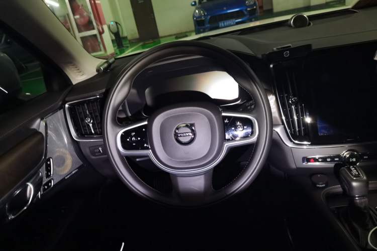 Used Volvo V90 2017 Cross Country T5 AWD Prestige Edition
