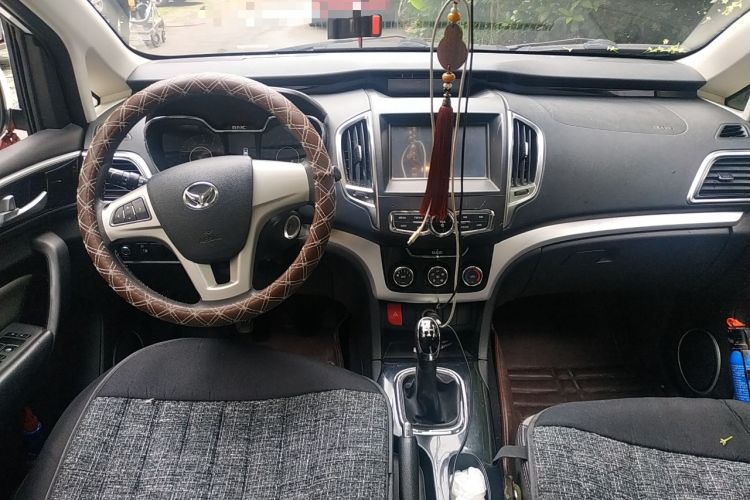 Used HYOSOW H3 2015 1.5L manual luxury version Center Console