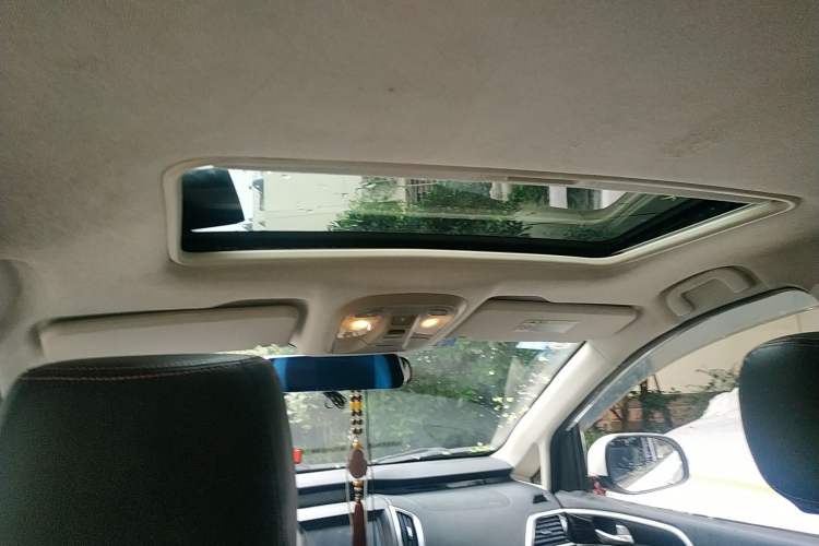 Used HYOSOW H3 2015 1.5L manual luxury version Headliner