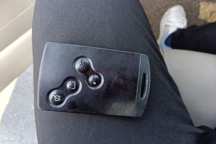 Used Renault Koleos 2012 2.5L 4x4 Comfort Edition with Navigation