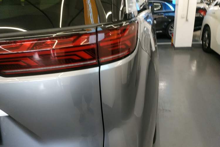 Used Denza D9 2022 DM-i 1040 Prestige Model
