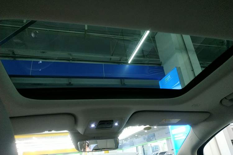 Used Denza D9 2022 DM-i 1040 Prestige Model
