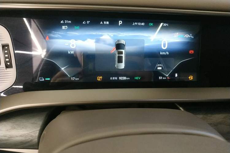 Used Denza D9 2022 DM-i 1040 Prestige Model
