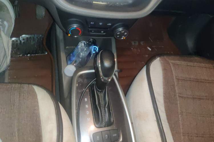 Used Chevrolet Lova RV 2016 1.5L Automatic Comfort Edition Gear Lever