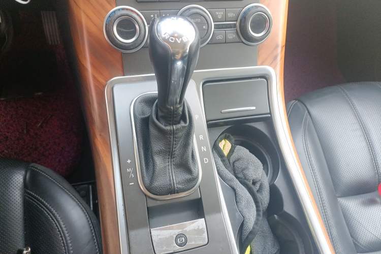 Used Land Rover Range Sport 2010 3.0 TDV6 HSE Diesel Edition Gear Lever