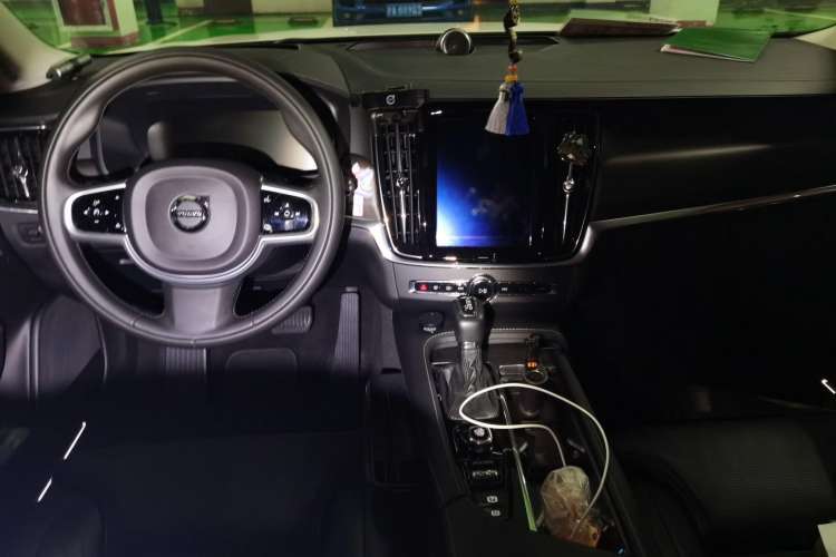 Used Volvo V90 2017 Cross Country T5 AWD Prestige Edition
