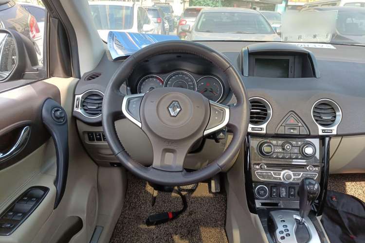 Used Renault Koleos 2012 2.5L 4x4 Comfort Edition with Navigation