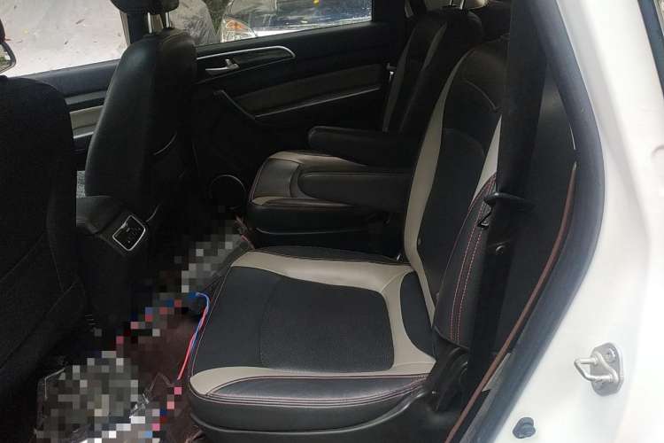 Used HYOSOW H3 2015 1.5L manual luxury version Left Rear Seat