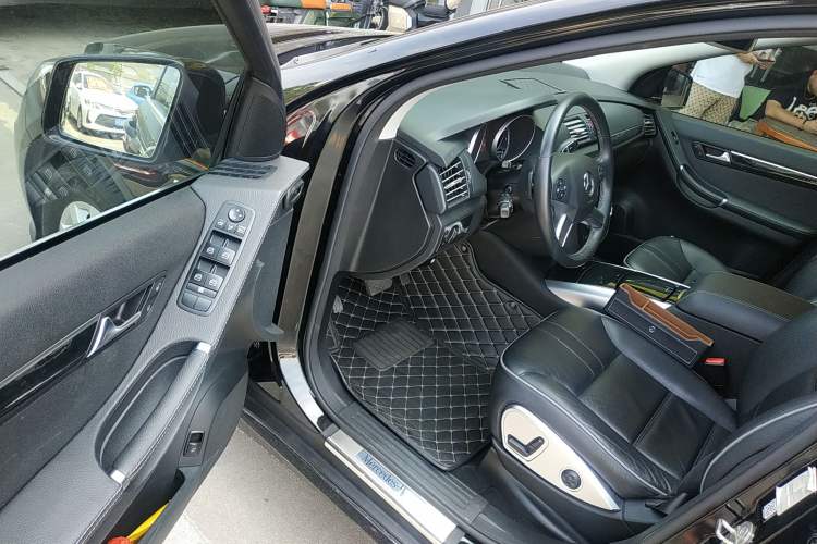 Used Mercedes-Benz R-Class 2017 R 320 4MATIC Business Edition Prestige Model