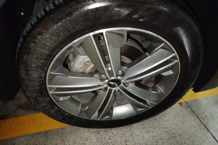 Used Hyundai Grand SantaFe 2013 3.0L 6-Seater Four-Wheel Drive Luxury Edition Right Front Wheel Hub