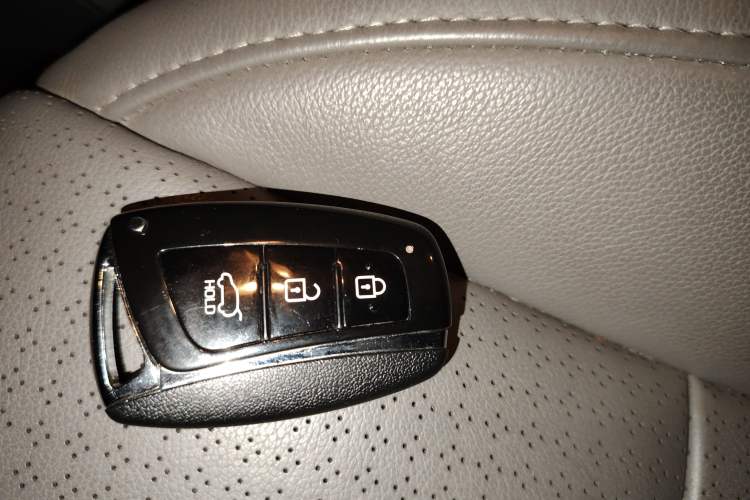 Used Hyundai Grand SantaFe 2013 3.0L 6-Seater Four-Wheel Drive Luxury Edition Vehicle Key