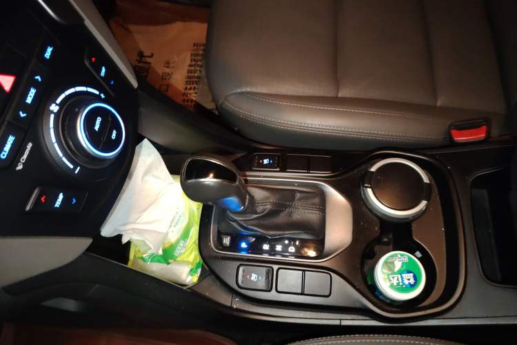 Used Hyundai Grand SantaFe 2013 3.0L 6-Seater Four-Wheel Drive Luxury Edition Gear Lever