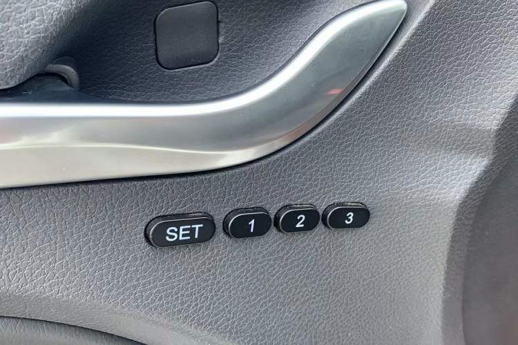 Used BYD Qin New Energy 2014 1.5T Cool Black Knight Flagship Model
