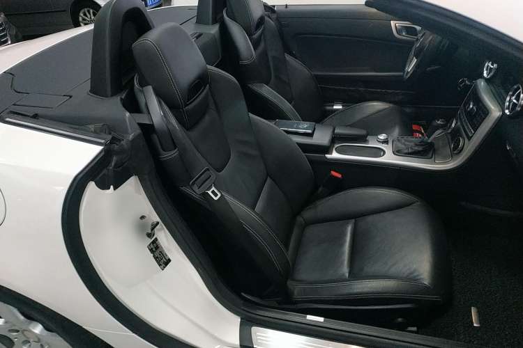 Used Mercedes-Benz SLK-Class 2011 SLK 200 Fashion Model
