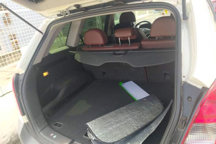 Used Opel Antara 2012 2.4L Two-Wheel-Drive Luxury Edition