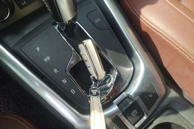 Used Opel Antara 2012 2.4L Two-Wheel-Drive Luxury Edition