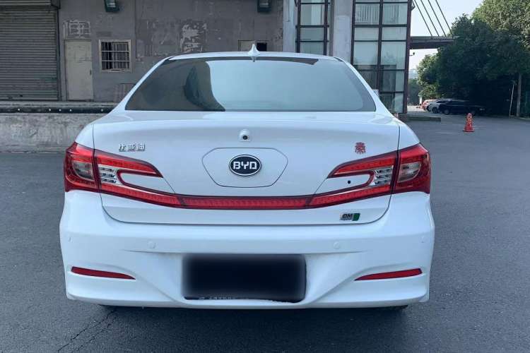 Used BYD Qin New Energy 2014 1.5T Cool Black Knight Flagship Model
