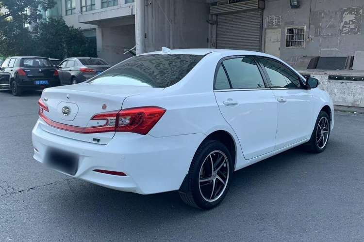 Used BYD Qin New Energy 2014 1.5T Cool Black Knight Flagship Model
