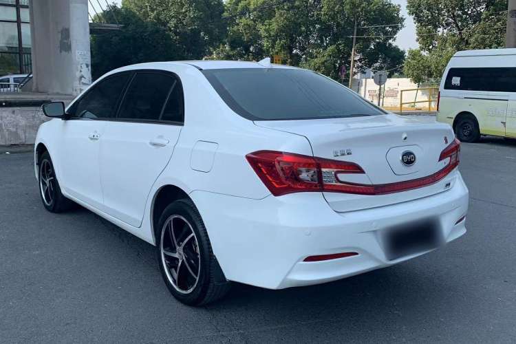 Used BYD Qin New Energy 2014 1.5T Cool Black Knight Flagship Model
