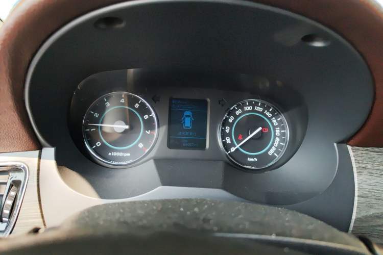 Used JAC Refine M5 2013 2.0T Gasoline Automatic Business Edition