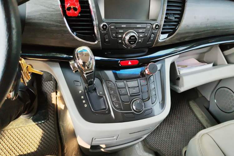 Used JAC Refine M5 2013 2.0T Gasoline Automatic Business Edition