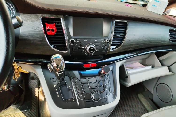 Used JAC Refine M5 2013 2.0T Gasoline Automatic Business Edition