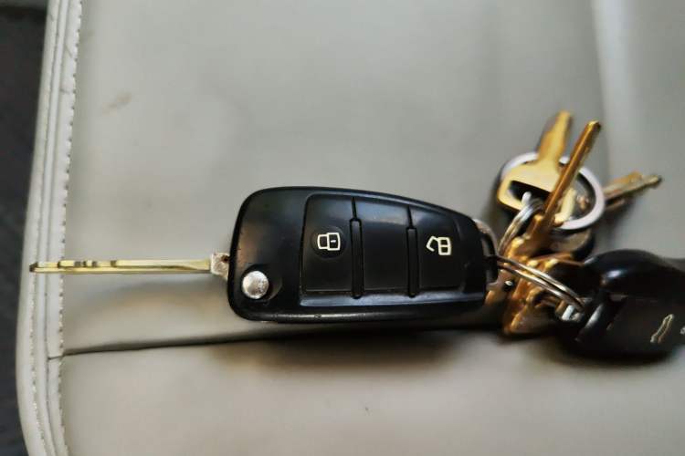 Used JAC Refine M5 2013 2.0T Gasoline Automatic Business Edition