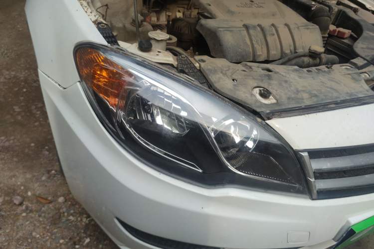 Used Soueast V5 Lingzhi 2014 1.5L Manual Standard Edition Right Front Headlight