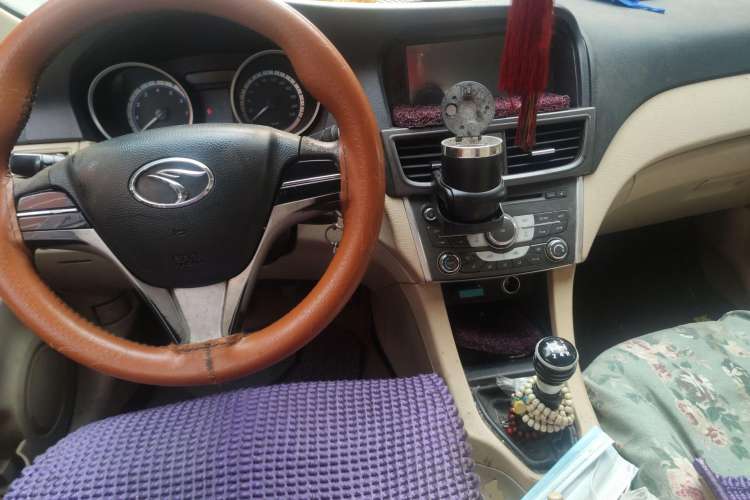 Used Soueast V5 Lingzhi 2014 1.5L Manual Standard Edition Center Console