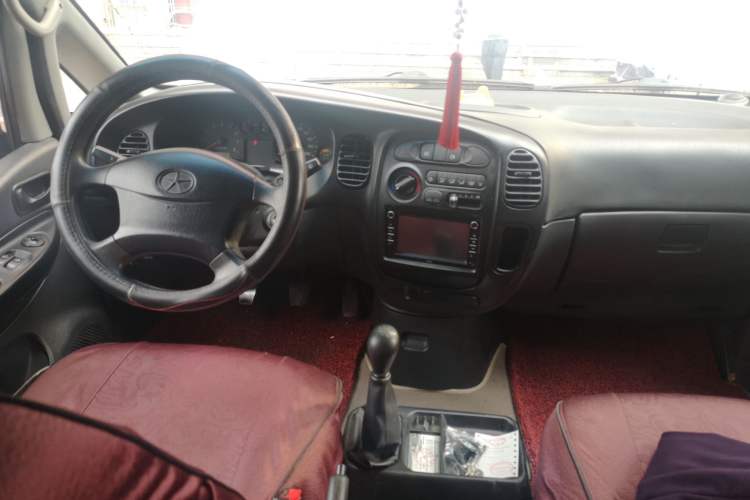 Used JAC Refine 2011 2.0L Shuttle Gasoline Comfort Edition HFC4GA3 Center Console