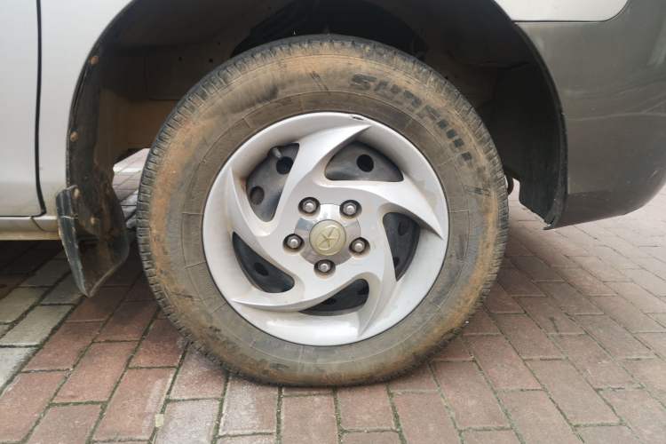 Used JAC Refine 2011 2.0L Shuttle Gasoline Comfort Edition HFC4GA3 Right Front Wheel Hub